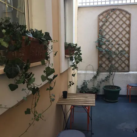 Macvanska Πανσιόν